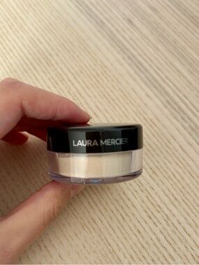 laura mercier Translucent Loose Setting Powder 5g - Brand new